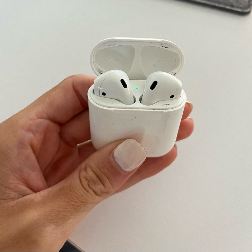 Apple AirPods 2nd Gen